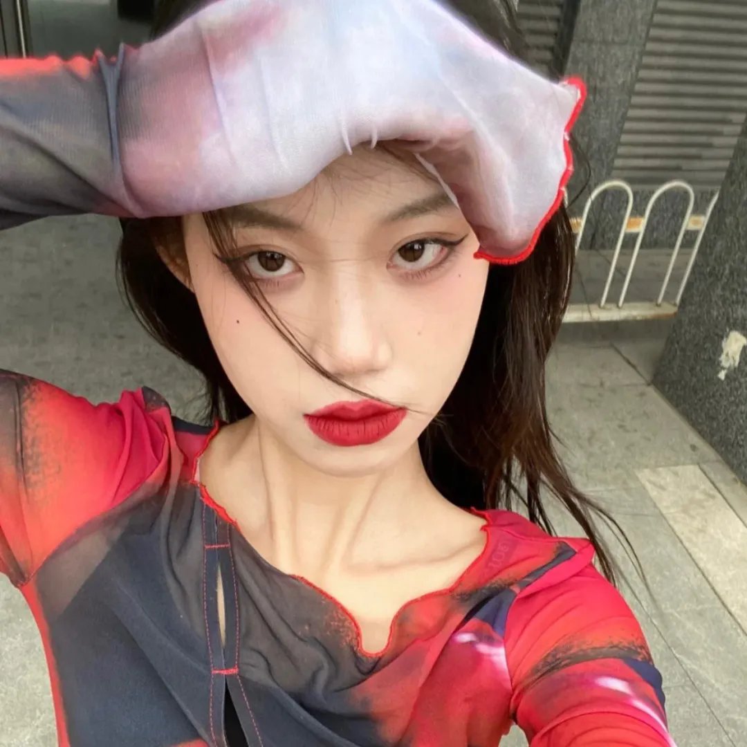 窃窃私语